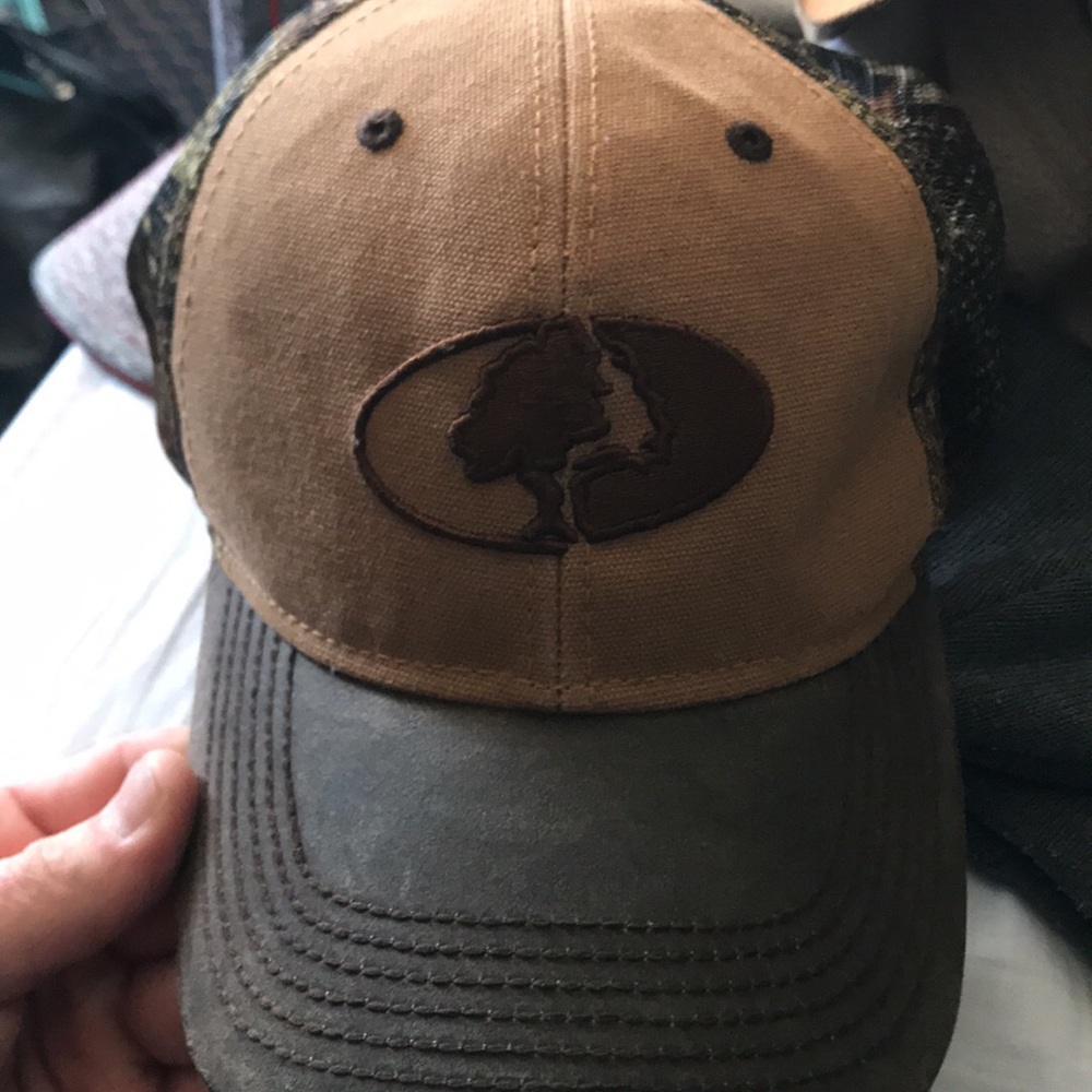 Two hats. One browning and one mossy oak 24 a piece